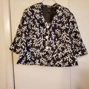 𝅺LE Bos Petite Black and White Lined Jacket